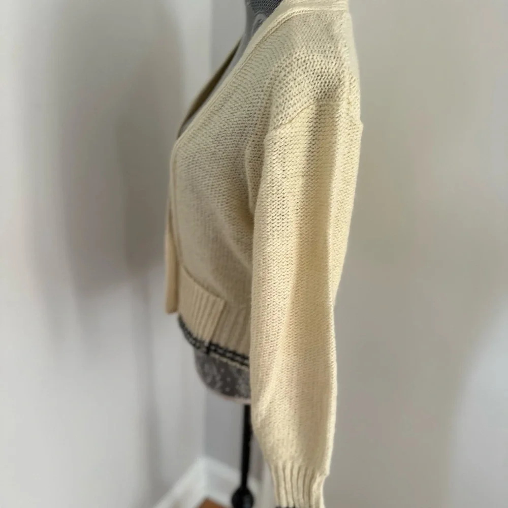 Vintage 80s Scenario Sz: L cream V-neck button-front knit cardigan Pockets.